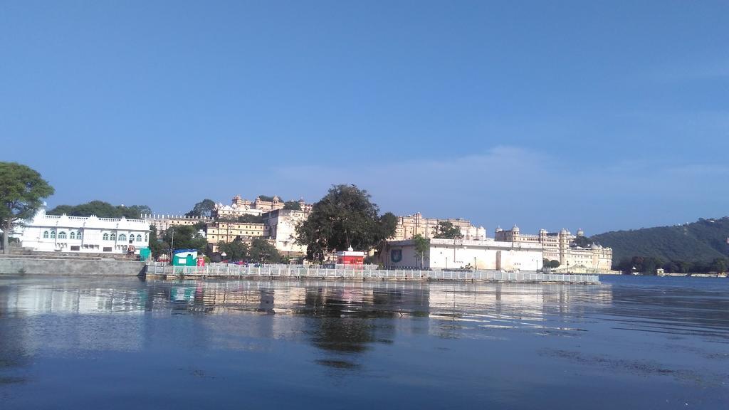 Lake Face Udaipur Extérieur photo