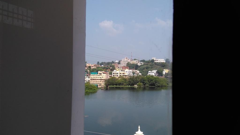 Lake Face Udaipur Extérieur photo